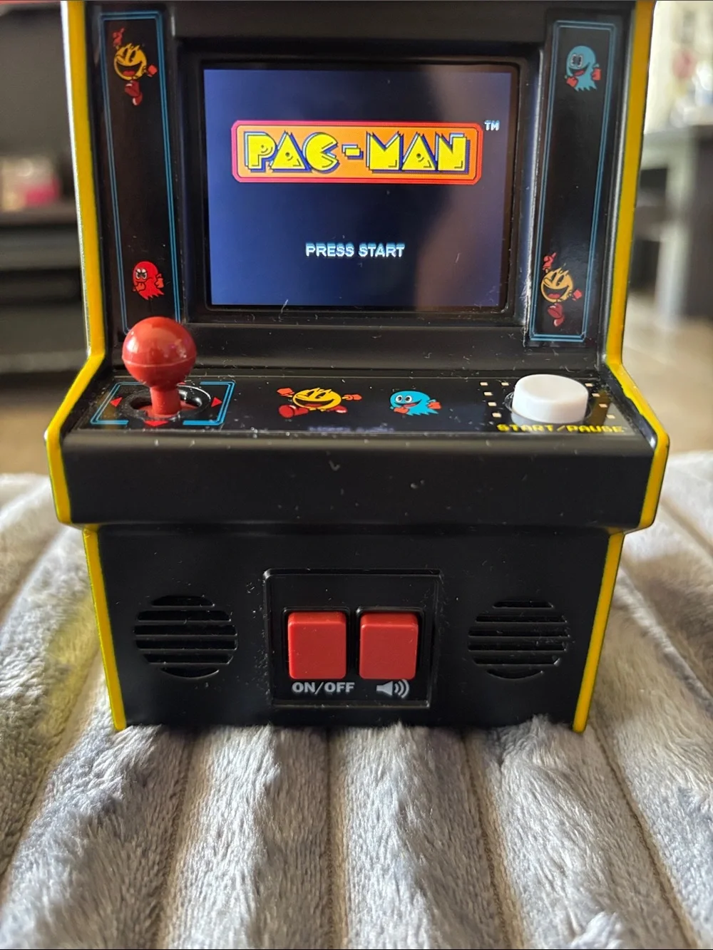 Mini Arcade Game - Black & Yellow Retro Console Pac Man